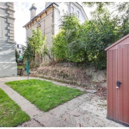 Central 2 Bedroom Garden Flat With Free Parking Ройал-Танбридж-Уэльс Экстерьер фото