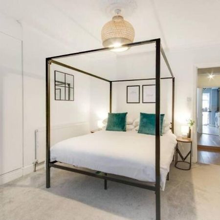 Central 2 Bedroom Garden Flat With Free Parking Ройал-Танбридж-Уэльс Экстерьер фото