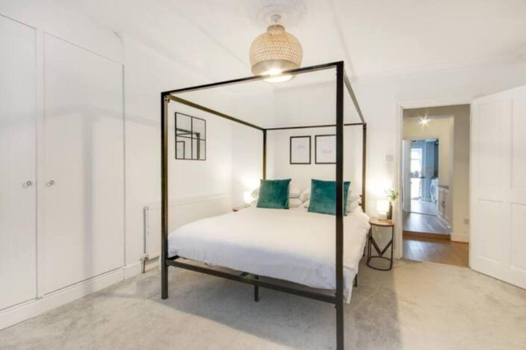Central 2 Bedroom Garden Flat With Free Parking Ройал-Танбридж-Уэльс Экстерьер фото